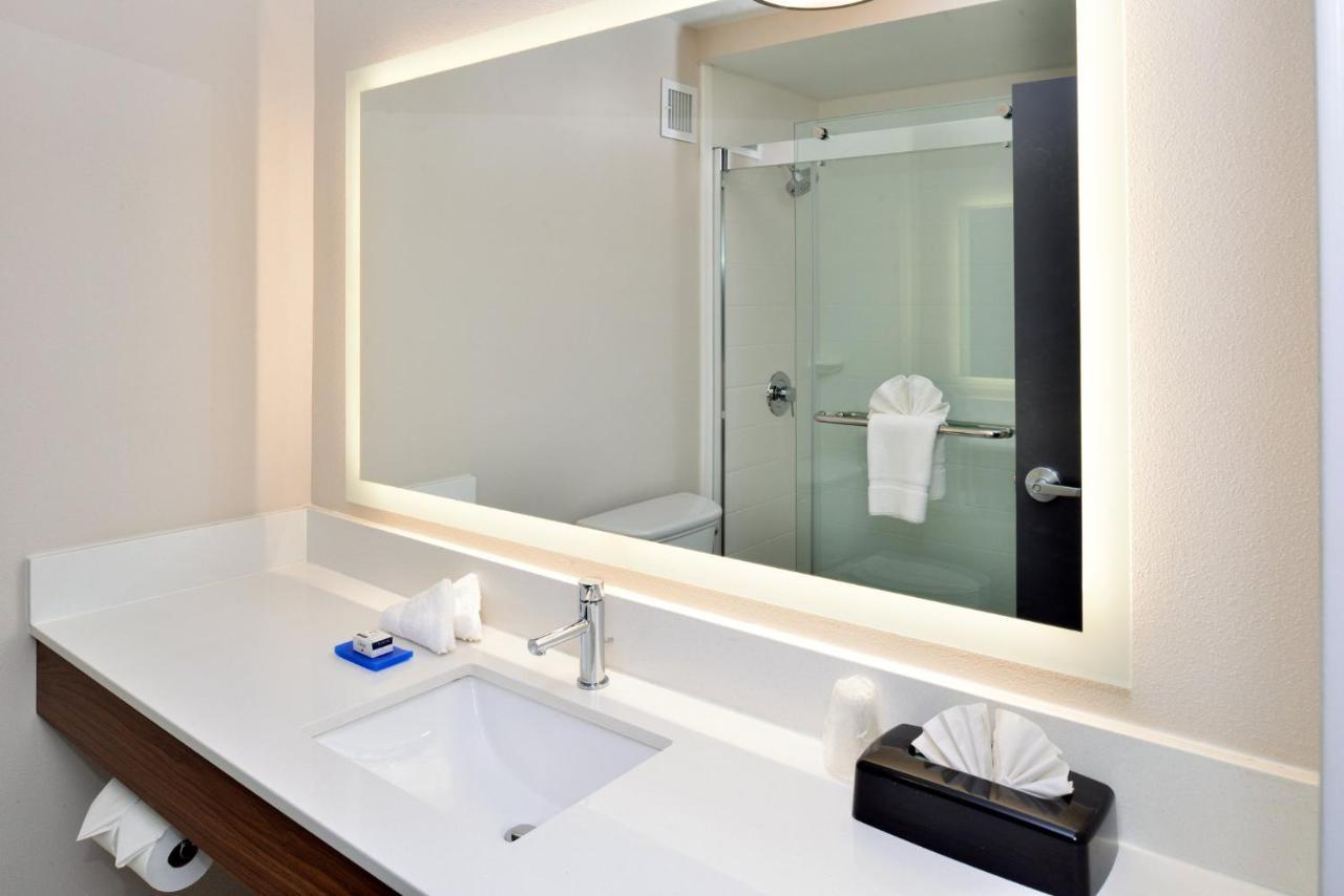 Holiday Inn Express Winston-Salem Medical Ctr Area Екстериор снимка
