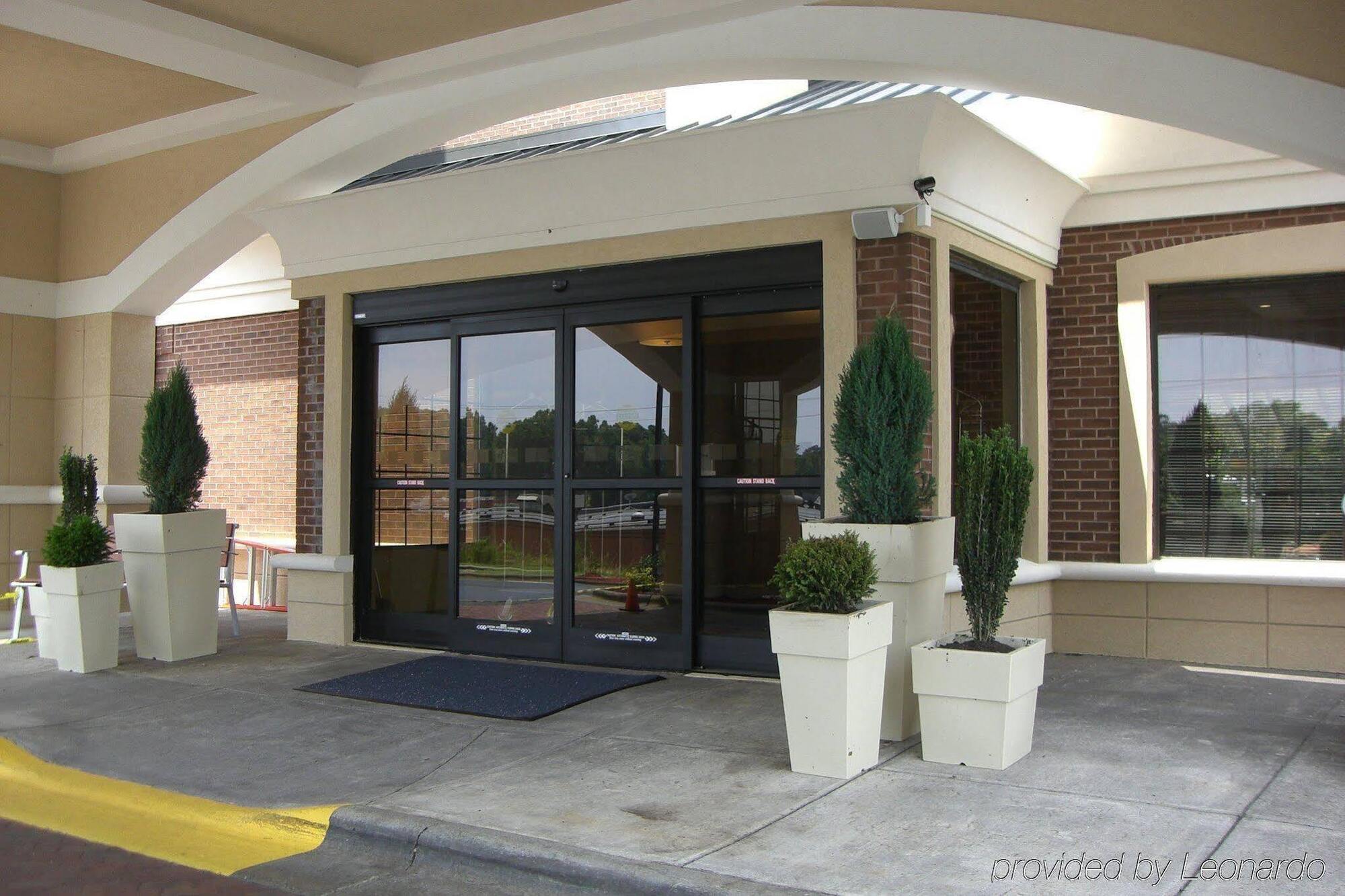 Holiday Inn Express Winston-Salem Medical Ctr Area Екстериор снимка